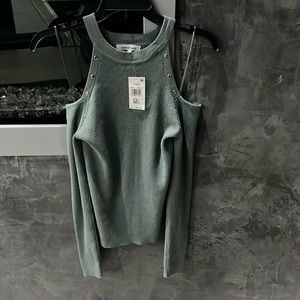 Cold shoulder sweater. Large army green new